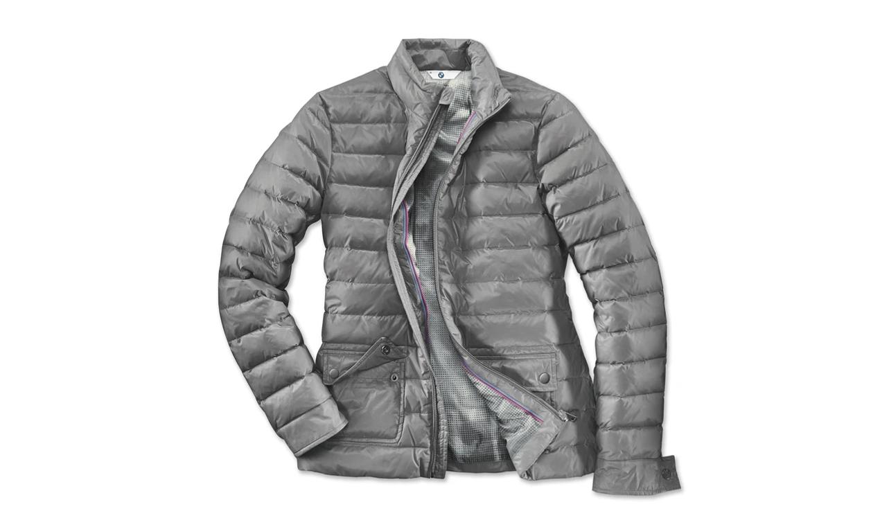 https://cdn.leebmann24.com/products/0/c/d/4/0cd45790209edabba629682663ced0bda454bdae_bmw_jacke_damen_sommerdaune_space_grey_xs_80142411057_1.png