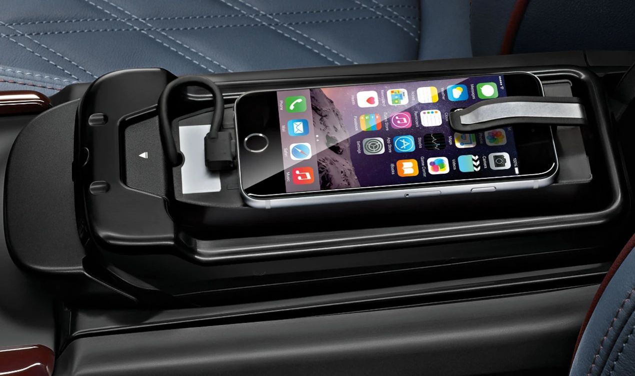 BMW Snap In Adapter Connect Universal fur iPhone Gerate mit Lightning Stecker LEEBMANN24