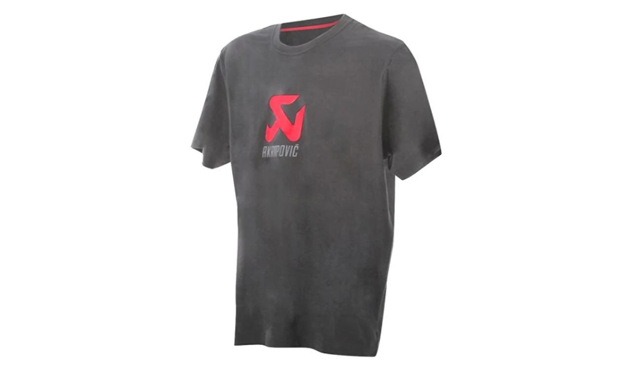 https://cdn.leebmann24.com/products/2/c/c/4/2cc45f3d0da539729e853c0ba91ed81cb050b500_akrapovic_t_shirt_logo_herren_akr_801219.jpg