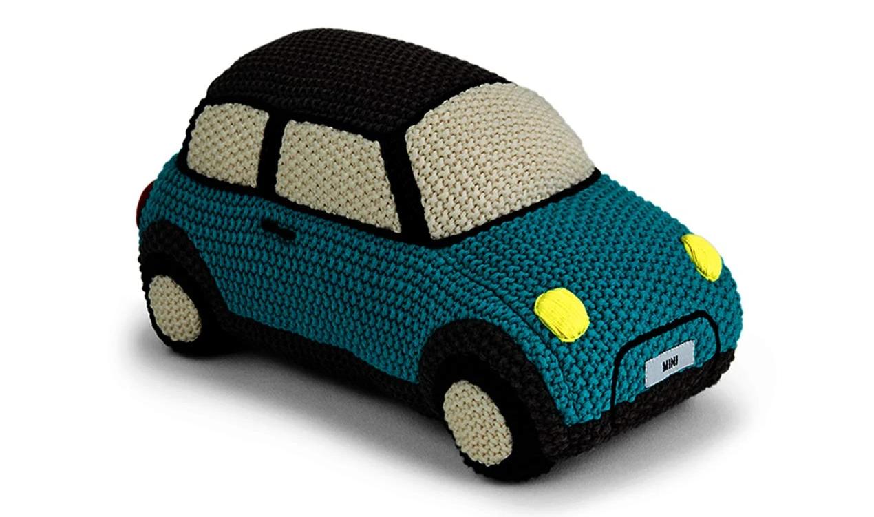 https://cdn.leebmann24.com/products/3/0/a/c/30acfcb3d3926fd7bbb4f1e83b5e07eebad6ff78_knitted_car_aqua_seitlich_80452445713.jpg