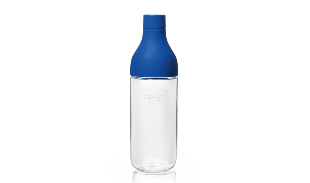 https://cdn.leebmann24.com/products/5/e/3/f/5e3fad2891801317f300b836b1f4353005f80a52__mini_colour_block_water_bottle_blazingblue_80285B32111_2.jpg